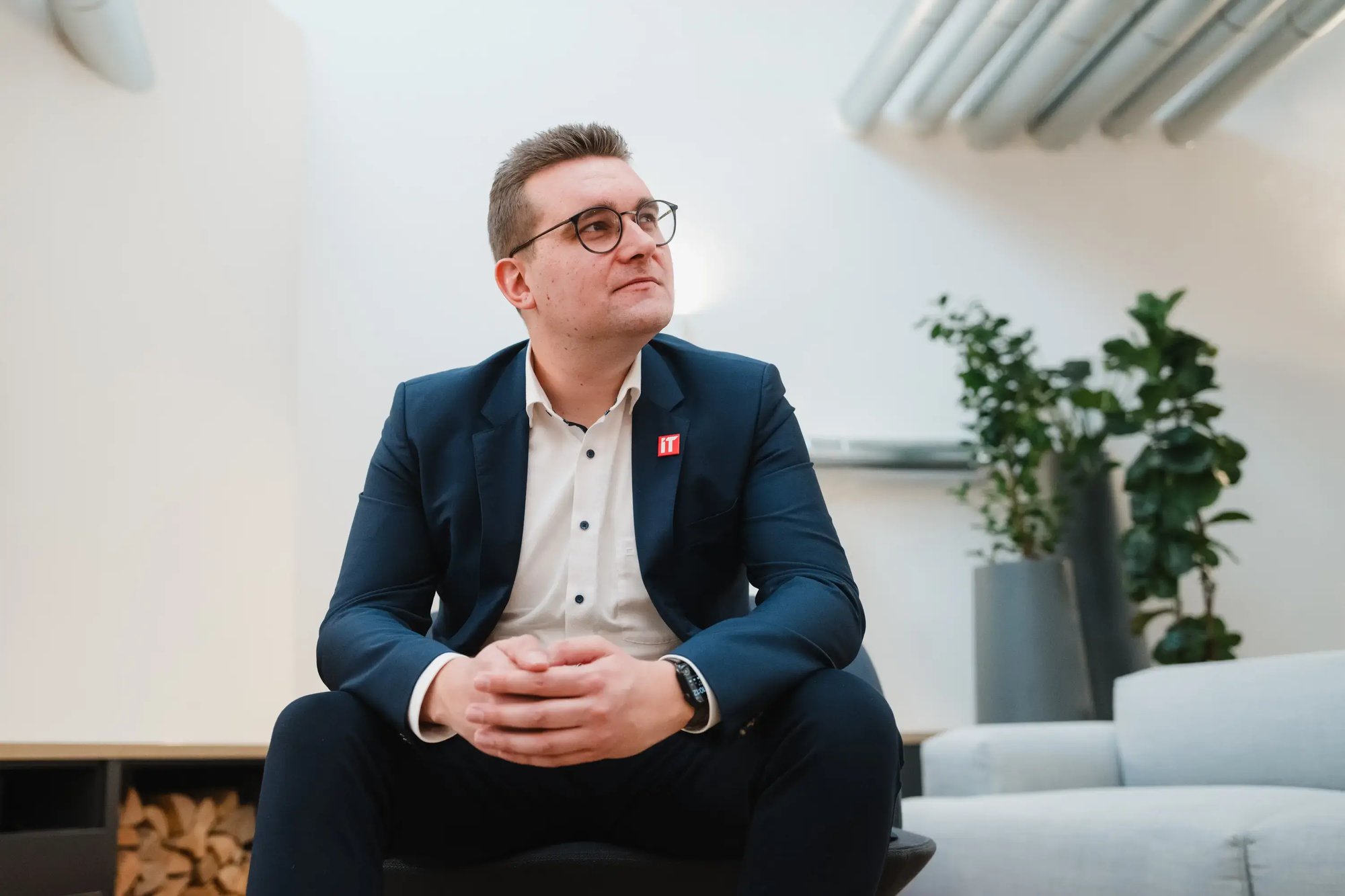 Teamleiter Mirco Albers im Foyer