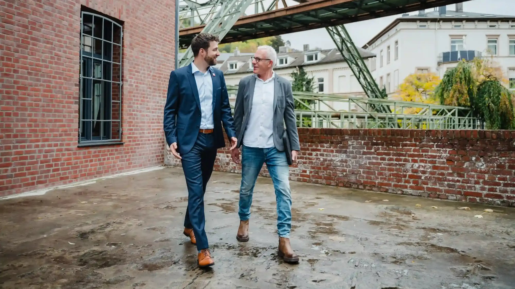 Dennis Felderhoff von BUCS IT berät einen Kunden aus dem Mittelstand