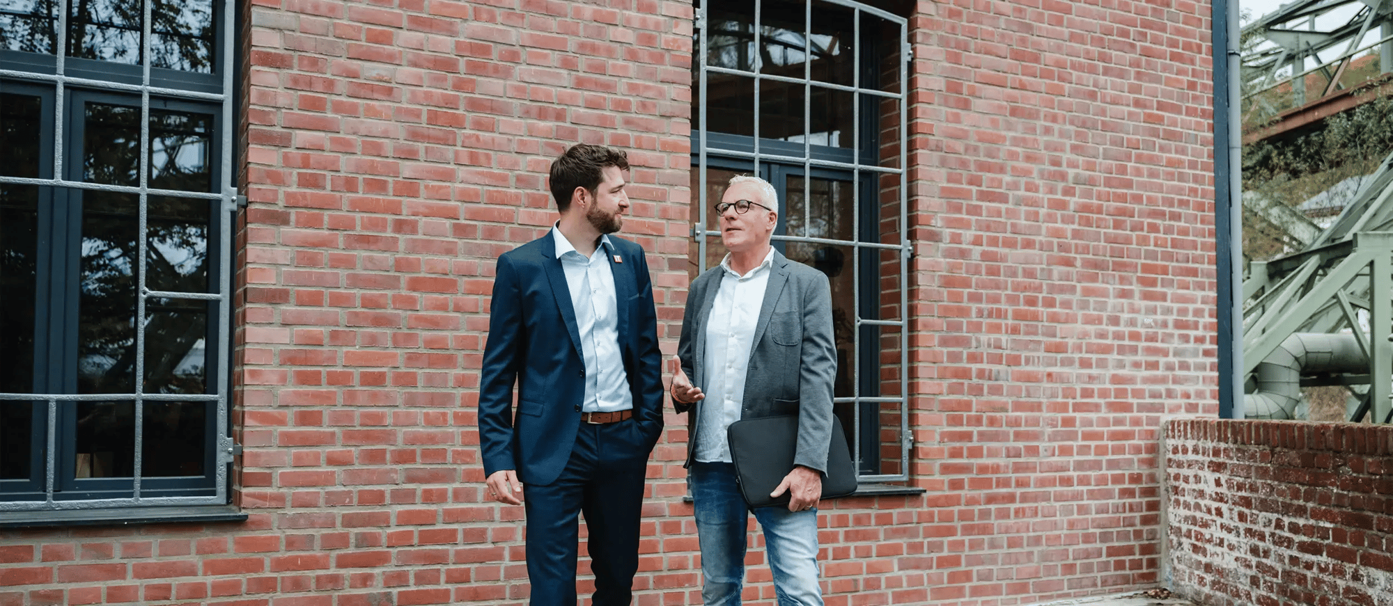 Gespräch zwischen zwei Geschäftspartnern