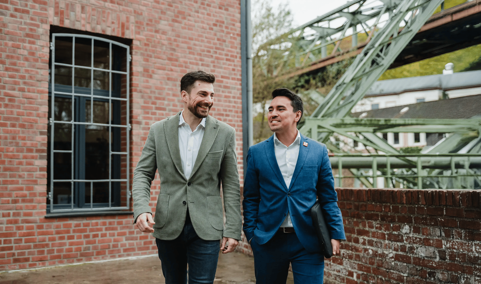 Ein IT-Experte und ein Investor vor Ort