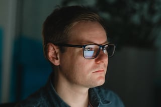 IT-Techniker beim Darknet-Scanning