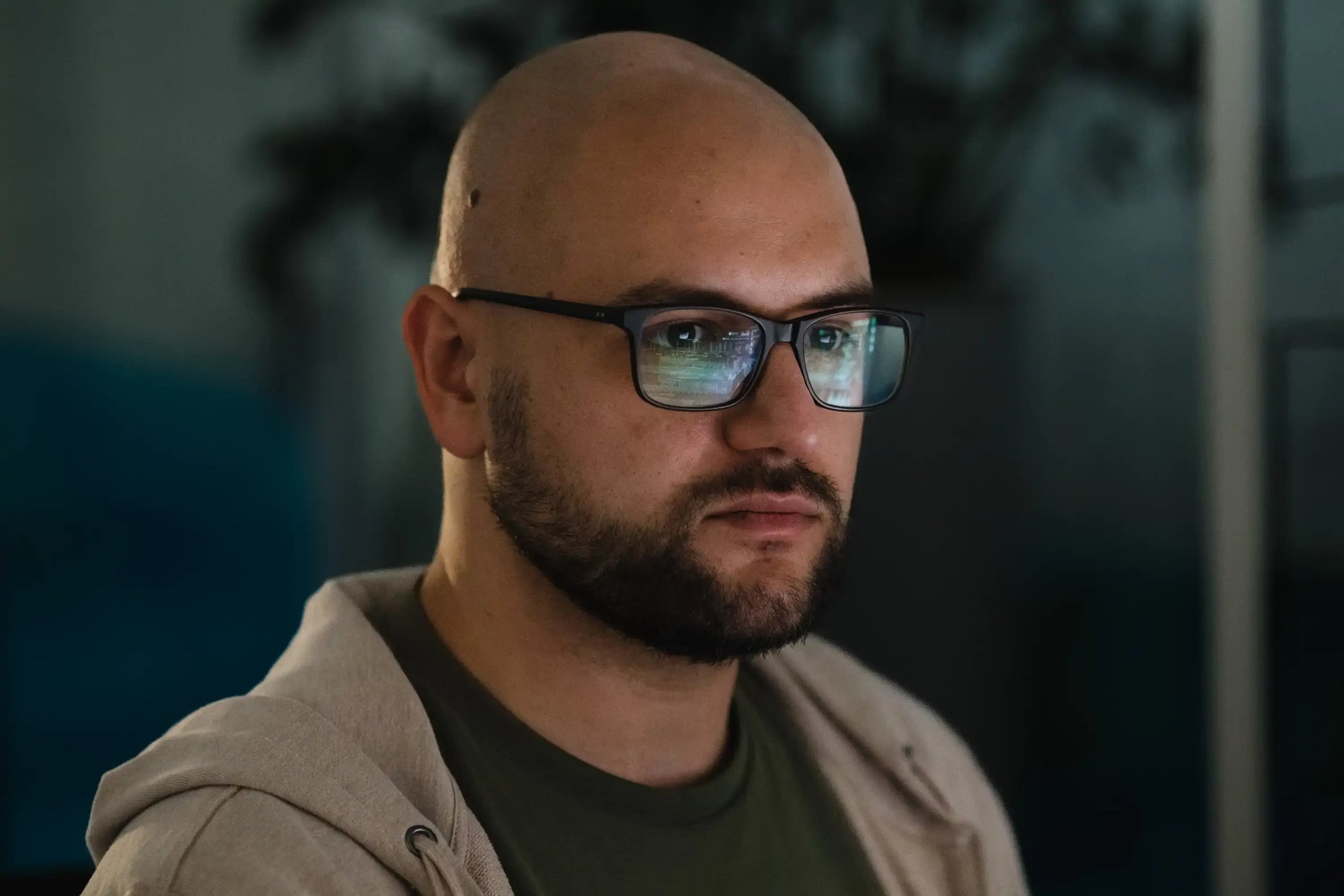 IT-Techniker beim Monitoring einer Infrastruktur