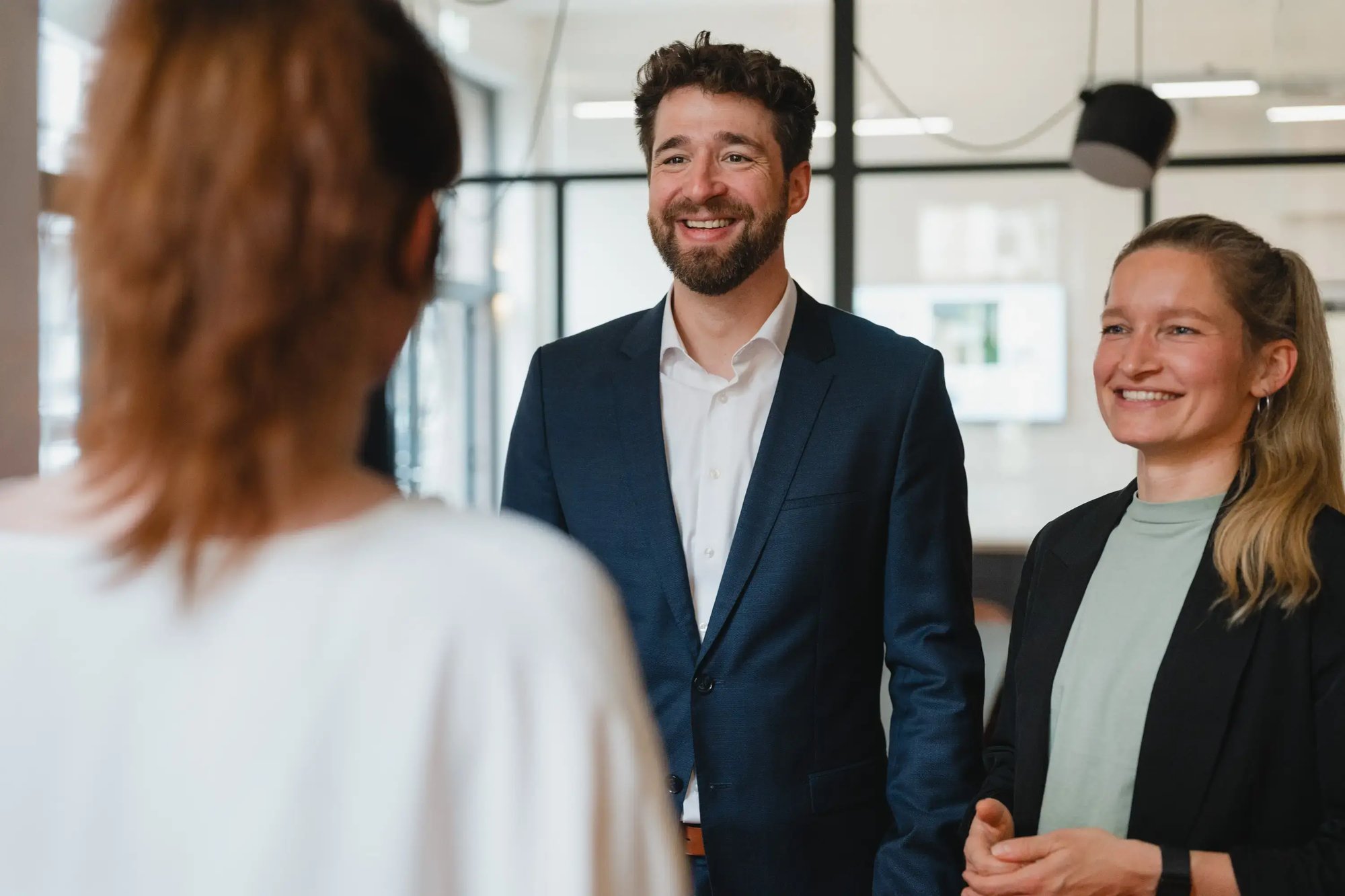 IT-Team berät eine Kundin