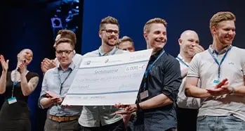 Ein Gruppenfoto nach der Auszeichnung als Bester Ausbildungsbetrieb Deutschlands